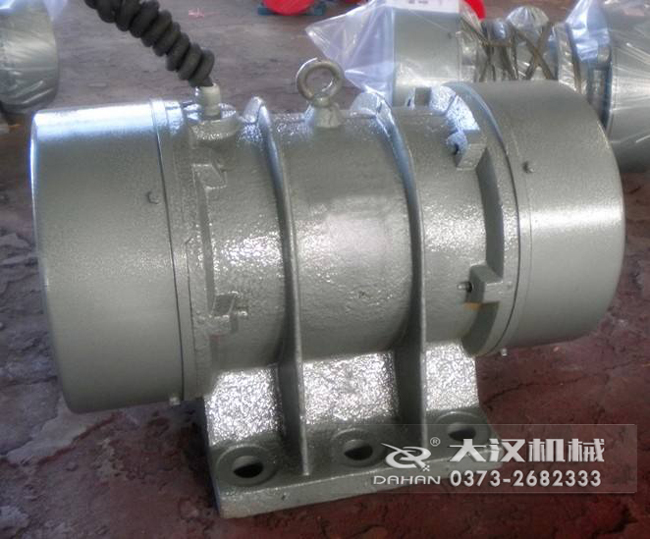 VB振動(dòng)電機(jī)是靠偏心塊的振動(dòng)而造成的，振動(dòng)源所以偏心塊的角度和大小是比較重要的。