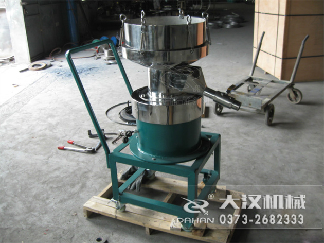 特殊制作的涂料振動篩-加裝小推車裝置，方便設(shè)備的移動。