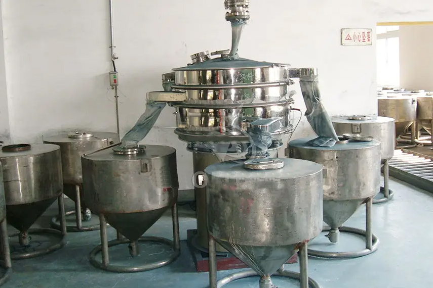 振蕩篩主要特點：換網容易，全封閉模式粉末不飛揚，可連續(xù)作業(yè)